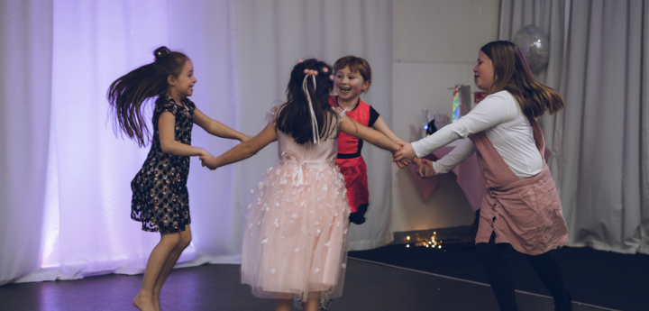 4 girls dancing together in a circle